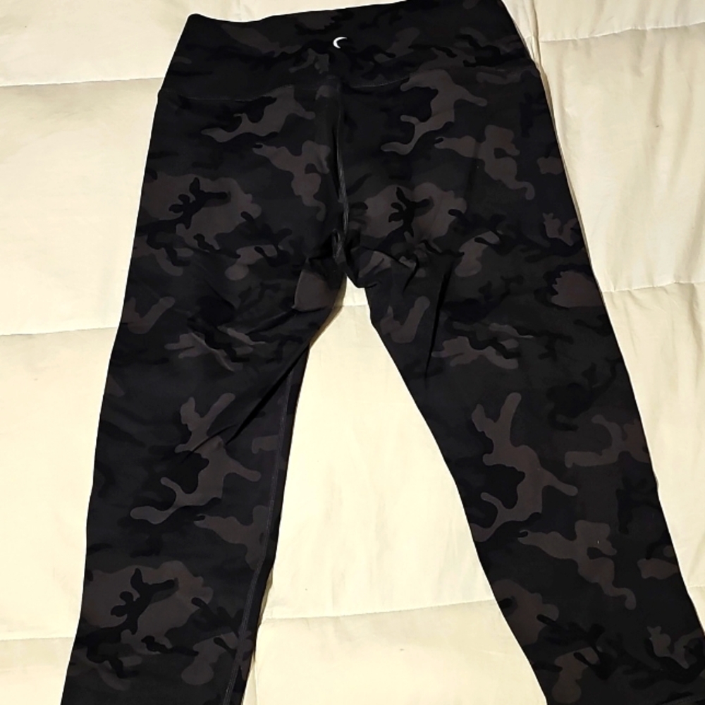 Zyia!! Womens Gorgeous Camo Sz 8/10 Crops. Great Condition!!